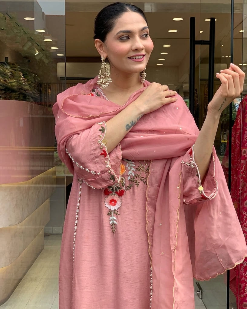 Roshana Blush Embroidered Kurta Set (S)