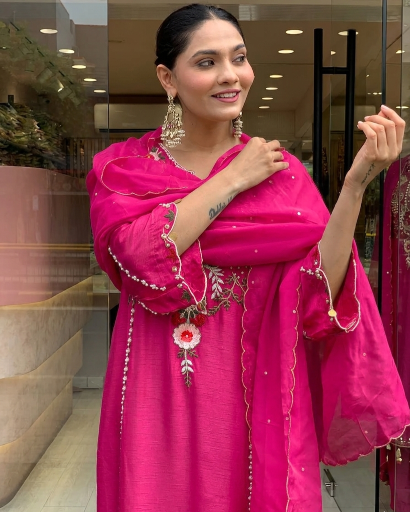 Fiza Fuchsia Embroidered Kurta Set (S)